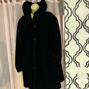 VTG perfect condition black velvet ruffle collar coat 3X Gallery woman